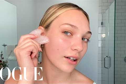 Maddie Ziegler''s Guide to Colorful Eye Makeup | Beauty Secrets | Vogue